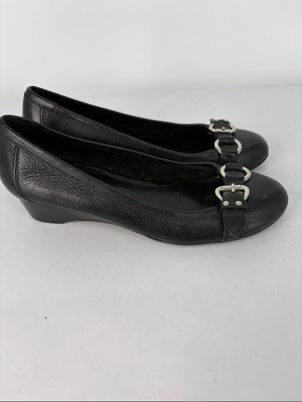 🐺 Franco Sarto Black pebbled Leather Buckle Flats